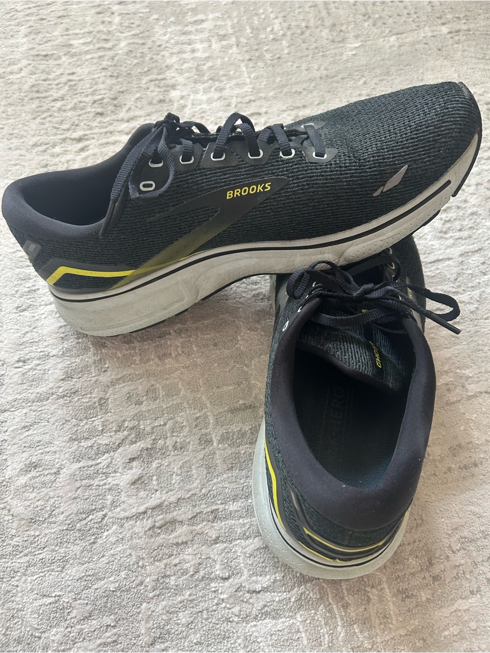 Brooks Ghost 15 black and yellow men’s size 13